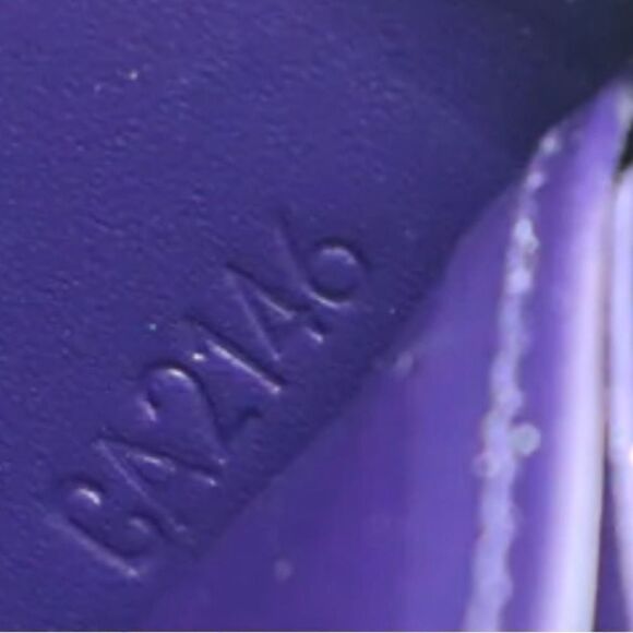 Authentic LOUIS VUITTON Portefeuille Vernis - Picture 8 of 13